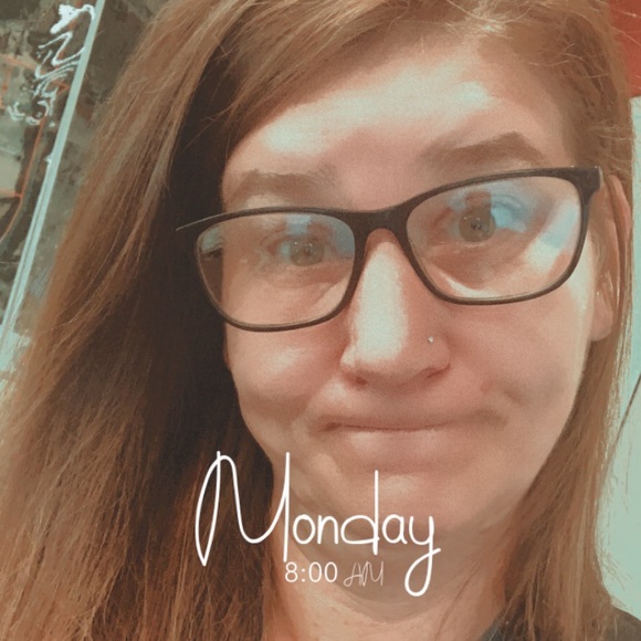 Meet your Posher, Karen - Picture 1 of 2